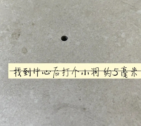 天峻瓷砖空鼓维修公司专业解答在瓷砖铺贴过程中，如果砂料搅拌不均匀，将会带来以下问题
