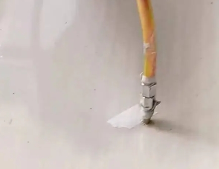 天峻瓷砖空鼓维修公司专业解答在瓷砖铺贴过程中，如果使用的砂料过粗（如全部使用了粗砂），可能会导致以下问题